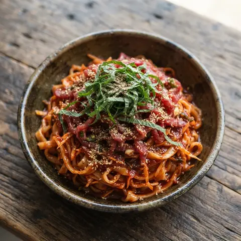 들기름 육회 칼빔면